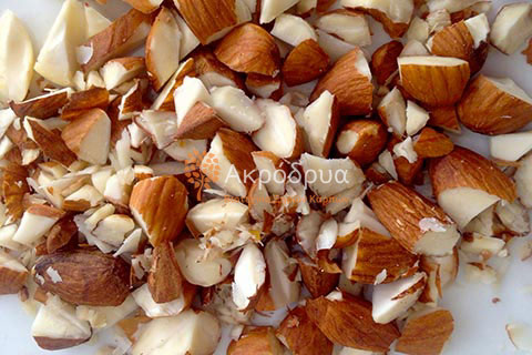 Raw almond Crumb Cutted Imported